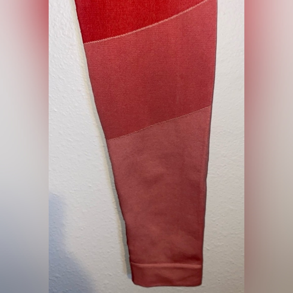 NWOT. GYMSHARK RED SEAMLESS LEGGINGS. S - Picture 6 of 6